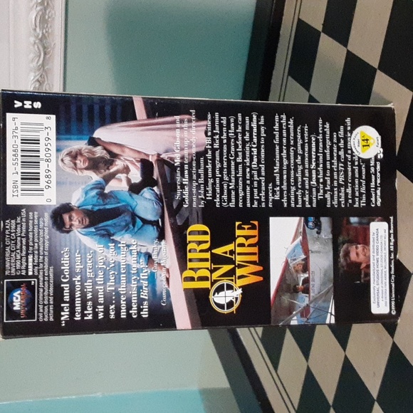 Bird on a Wire1990 ‧ Action/Comedy ‧ 1h 50m - Picture 2 of 4